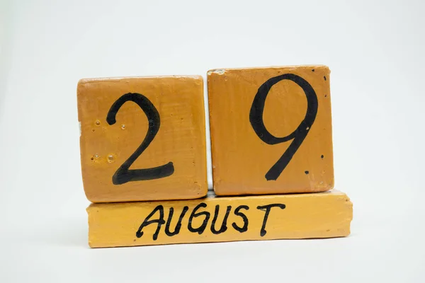 August Tag Des Monats Handgemachter Holzkalender Isoliert Auf Weißem Hintergrund — Stockfoto