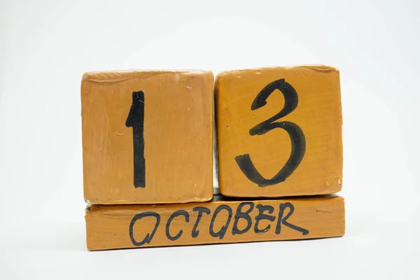10月13日第13天 手工制作的木日历孤立在白色背景 秋天的月份 一年中的某一天概念 — 图库照片