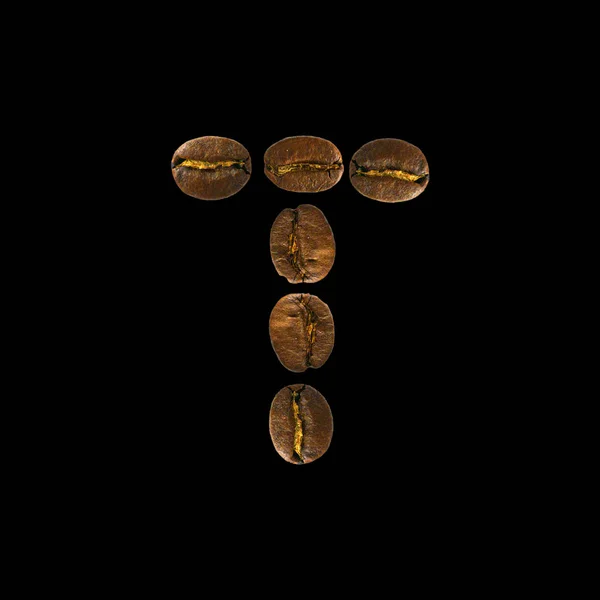 Conceito alfabeto fonte de café isolado no fundo branco. Top view Alfabeto feito de grãos de café torrados. Carta T — Fotografia de Stock