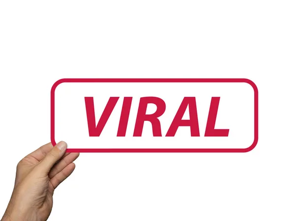 Hand met het woord Viral. geïsoleerd op witte achtergrond. Minimale samenstelling. Viraal concept. — Stockfoto