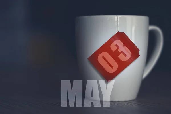 Mai Tag Des Monats Teetasse Mit Datum Auf Dem Etikett — Stockfoto