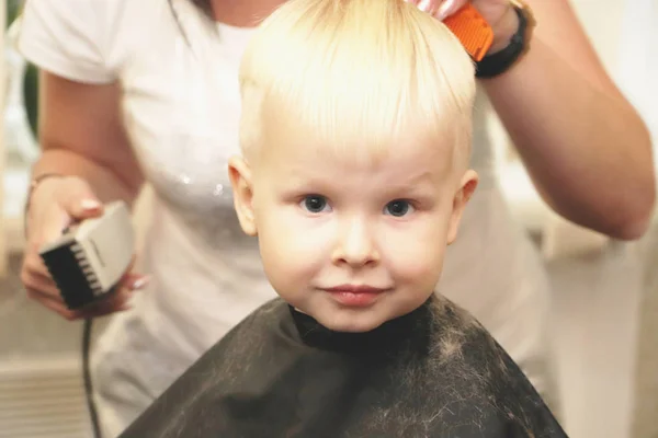Little Boy Cutting Hairdresser Salon Kid Watching Cartoon Green Screen — Stock Photo, Image