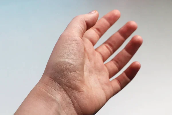 Rękę Jasnym Tle Otwarta Dłoń — Zdjęcie stockowe