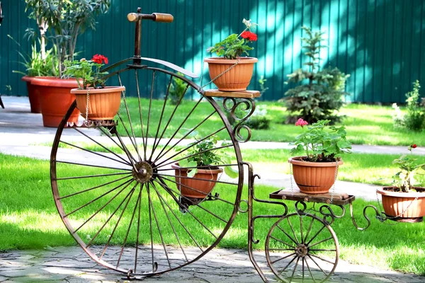 Stare Rowerowe Kosze Kwiatowe Dekoracji Parki Ogrody — Zdjęcie stockowe