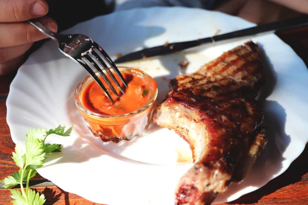 Kemik soslu domuz eti biftek