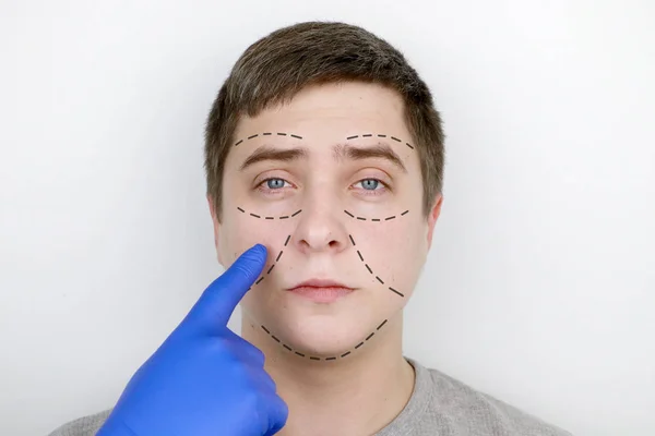 Hombre Recepción Del Cirujano Plástico Antes Cirugía Plástica Levantamiento Cejas —  Fotos de Stock