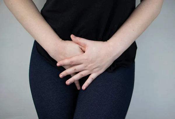 Uma Mulher Sofre Dor Nos Órgãos Pélvicos Ginecologista Examina Paciente — Fotografia de Stock