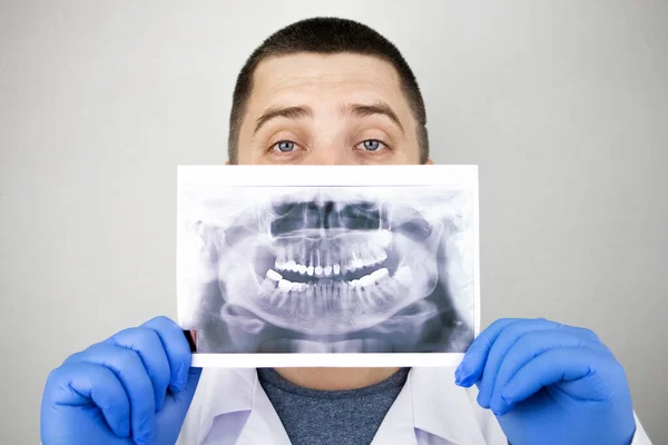 Dentist Doctor Examines Radiography Teeth Patient Who Has Problems Teeth — Stock Photo, Image