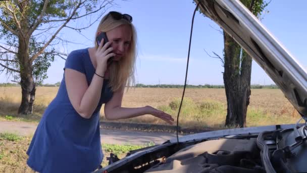 Blonde Girl Looks Engine Which Does Work Woman Trying Explain — Stock Video