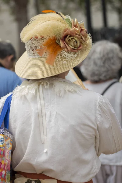 Vue Arrière Une Femme Avec Chapeau — Photo