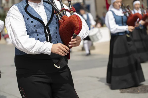 Muž Hraje Dudácká Španělský Tradiční Taneční Skupina — Stock fotografie