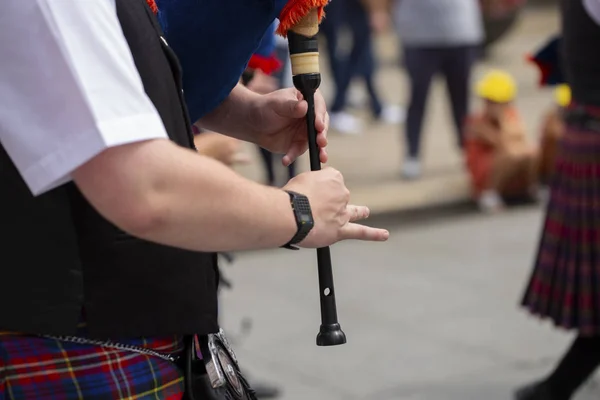 Hombre Tocando Gaita Banda Pipa Tradicional Escocesa — Foto de Stock