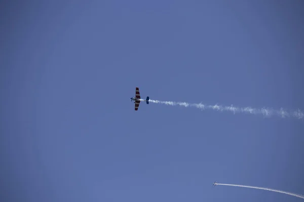 Kis Repülőgépek Légi Akrobatika Kiállítás Csinál — Stock Fotó