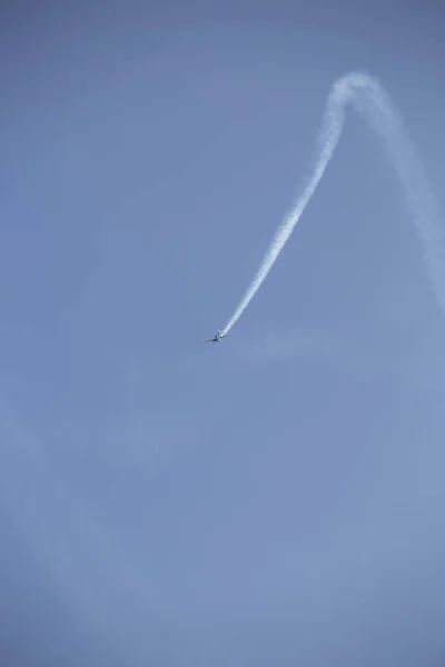Klein Vliegtuig Doen Antenne Acrobatiek Een Tentoonstelling — Stockfoto