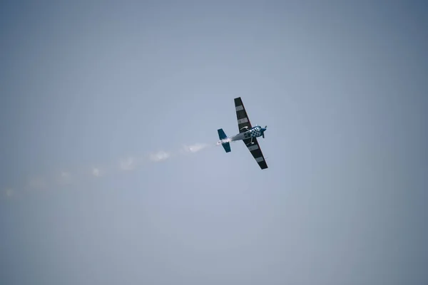 Små Flygplan Gör Luftakrobatik Utställning — Stockfoto