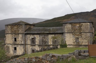 Eski taş tarihi bina 