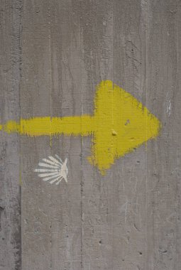 Santiago de Compostela için hacı yolunu işaretleme tarak kabuğu sembolü