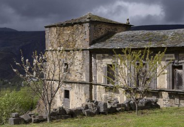 Eski taş tarihi bina 