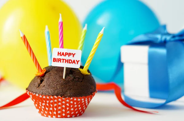 Buona Festa Compleanno Con Cupcake Cioccolato Candele Scatola Regalo Palloncini — Foto Stock