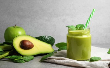 Avokado ıspanak yeşil elma Smoothie