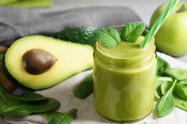 Avokado Ispanak Elma Smoothie