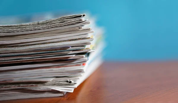 Stack Newspapers Magazines Wooden Desk Blue Background Selective Focus Close — Stock Photo, Image
