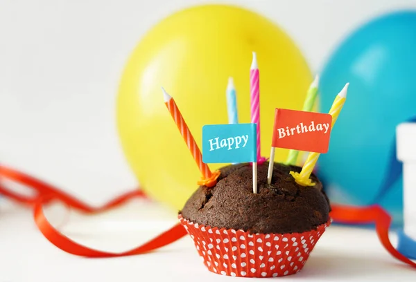 Buona Festa Compleanno Con Cupcake Cioccolato Cinque Candele Palloncini Colorati — Foto Stock