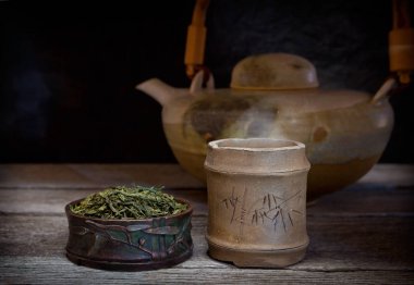 Geç sezon büyük ve daha büyük yapraklarından yapılmış ortak Japon yeşil çay Bancha çaydır. Ucuz ama lezzet dolu ve kafein düşük.