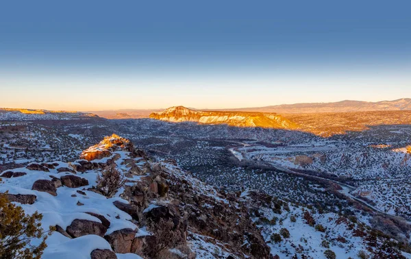 Rio Grande Valley, pohled z The White Rock přehlédnout v Novém Mexiku. — Stock fotografie