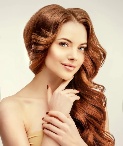 Půvab Vlasy Objem Mladá Žena Model Lesklé Objemné Vlnité Dlouhý — Stock fotografie