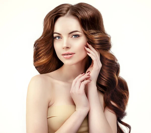 Beauty Fashion Model Mit Langen Glänzenden Haaren Wellen Locken Volumenfrisur — Stockfoto