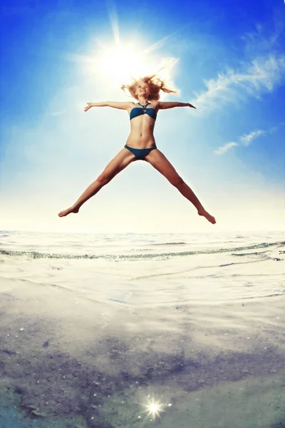 Hermosa Mujer Delgada Playa Junto Mar —  Fotos de Stock