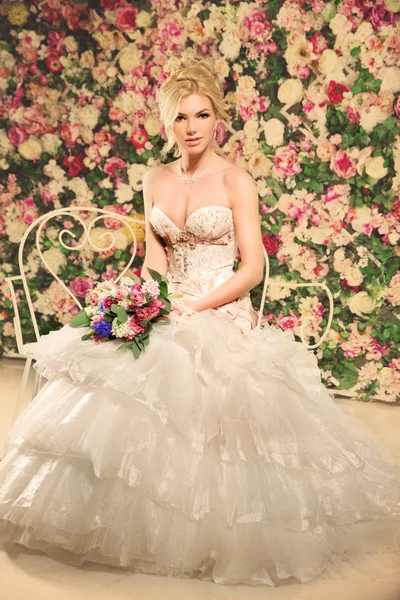 Beautiful Fashion Model Sensual Bride Woman Wedding Dress Hair Make — Stock Photo, Image