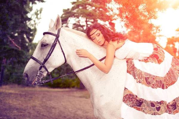 Mooie Vrouw Een Paard Ruiter Vrouw Paard Rijden — Stockfoto