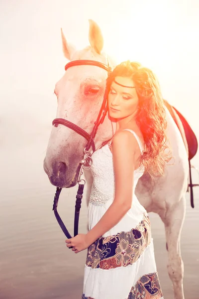 Красивая Женщина Лошади Всадник Женщина Верхом Лошади Пляже — стоковое фото