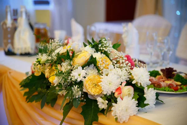 Esküvői Virágok Menyasszonyi Csokor Romantikus Virágzó Dekor Dekoráció Bankett — Stock Fotó