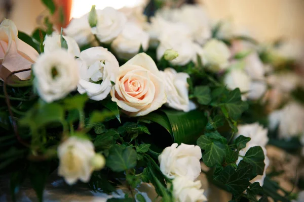 Bruiloft Bloemen Bruids Boeket Romantische Bloeiende Decor Decoratie Feestzaal — Stockfoto