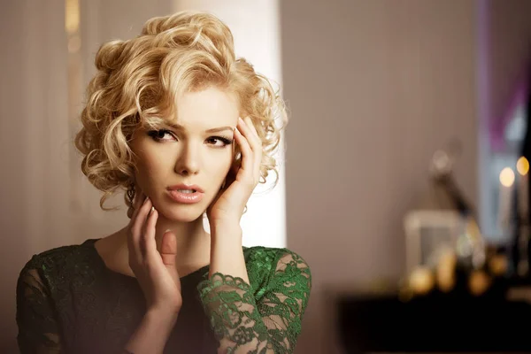 Schoonheid Rijke Luxe Vrouw Als Marilyn Monroe — Stockfoto