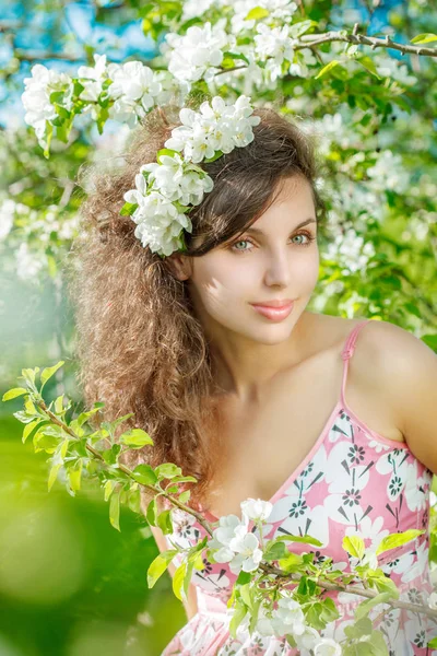 Άνοιξη Κορίτσι Woman Beautiful Μοντέλο Ανοιξιάτικα Λουλούδια Νέοι Θηλυκό Ανθισμένα — Φωτογραφία Αρχείου