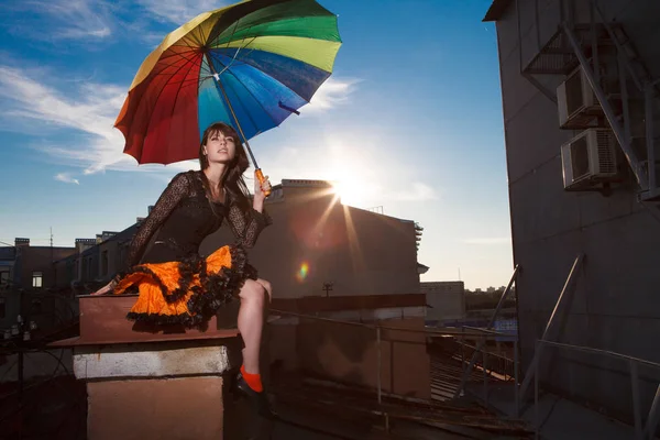 Fiatal Gyönyörű Tetőn Egy Esernyőt Romantikus Séta Modell Lányok Háttere Jogdíjmentes Stock Képek