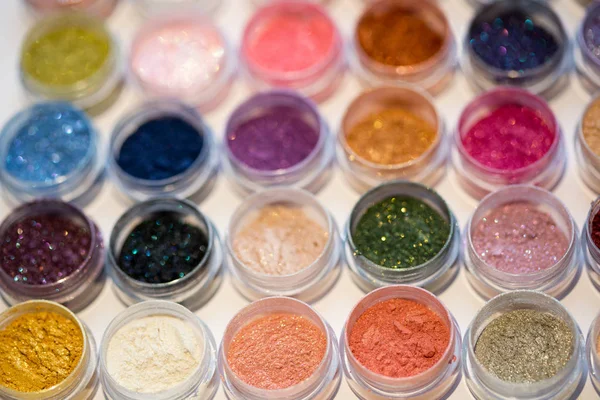Kozmetikumok Pigmentek Make Szemek Ajkak Arc Test Ragyogó Sugárzó Szétszórt — Stock Fotó