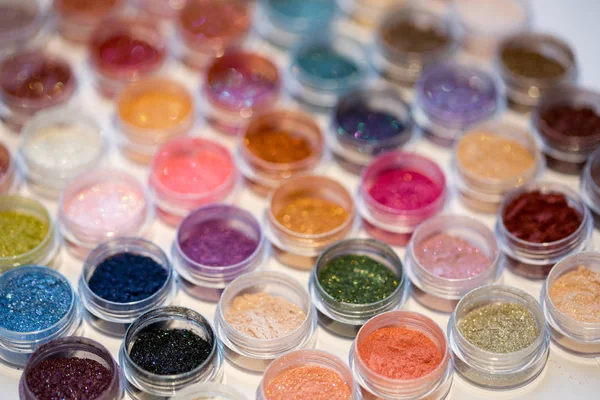 Kozmetikumok Pigmentek Make Szemek Ajkak Arc Test Ragyogó Sugárzó Szétszórt — Stock Fotó