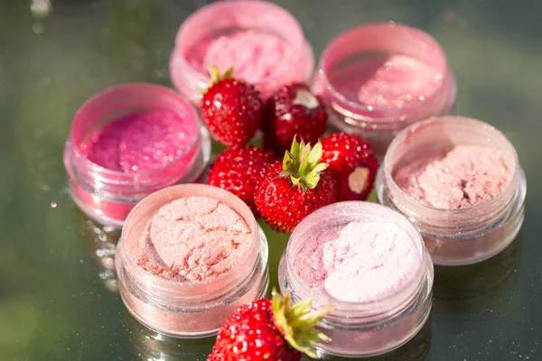 Cosmetics Pigment För Makeup Ögon Läppar Ansikte Och Kropp Lysande — Stockfoto