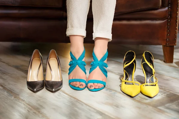 Female Feet Shoes Woman Chooses Sandals Model Girl Makes Purchases — Stock Photo, Image