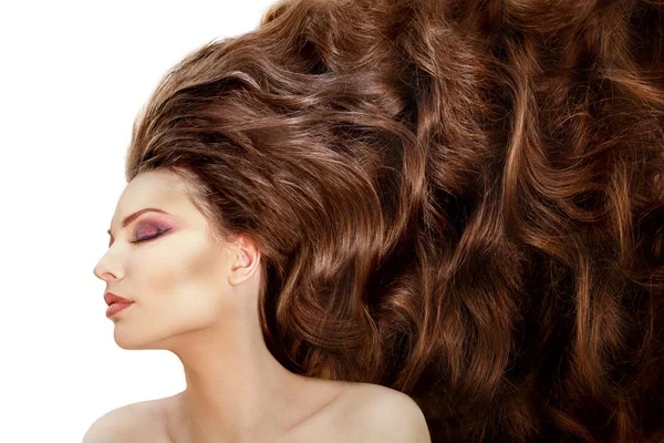 豪華な髪 新鮮な肌を持つ美しい少女の美しさの肖像画 膨大な巻き毛の波 — ストック写真