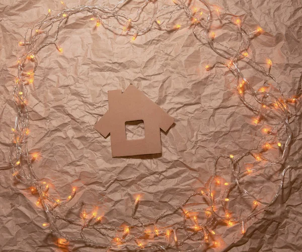 Rumah Atas Kertas Kraft Kusut — Stok Foto