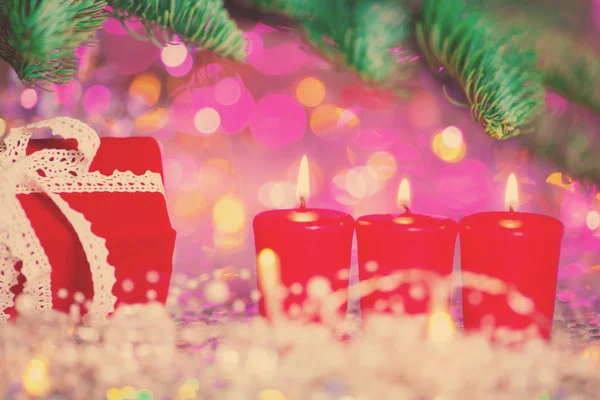Рождественская Открытка Предыстория Тему Новогодней Вечеринки Украшенная Елка Подарками Свечами Стоковая Картинка