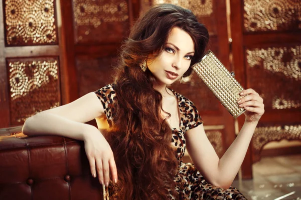Lány Divat Modell Lenyűgöző Smink Friss Bőr Gyönyörű Haj Szépség — Stock Fotó