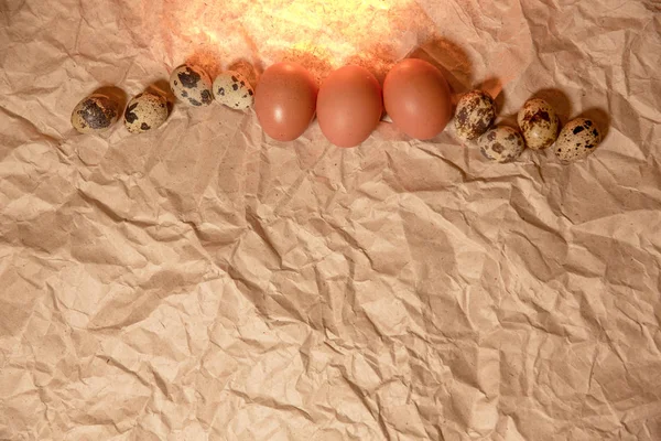 Velikonoční Vajíčka Papír Zmačkaný Kraft — Stock fotografie
