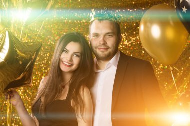 Güzel genç sevgi dolu çift. Erkek ve kadın aşık. Kız ve erkek birlikte.